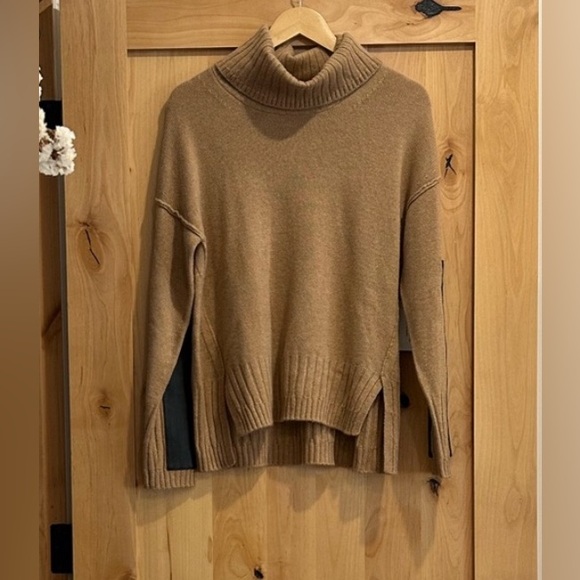 Brochu Walker BW-Yumi camel cashmere turtleneck - Picture 1 of 7